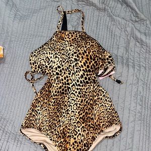 NWT Victoria Secret Swimsuit (L)